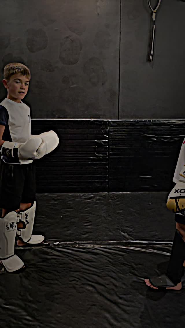 Niños entrenando Muay Thai en Jaguar